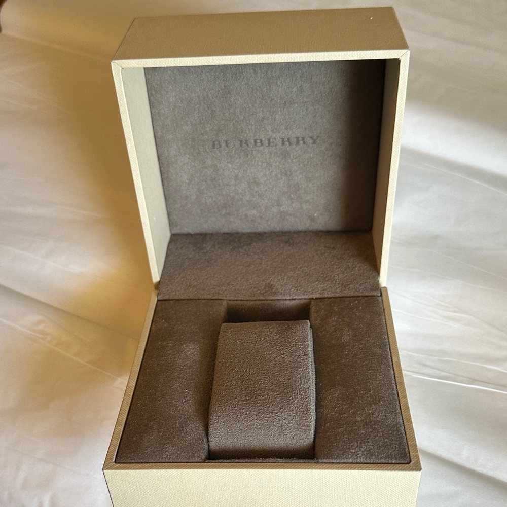 Burberry Cream Canvas Watch Box with Black Equestrian Logo - Picture 2 of 9